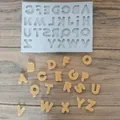 Vista dettagliata dello stampo in silicone per lettere maiuscole con decorazioni - Lettere Maiuscole Geometriche 3D (5#)