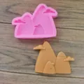 Moule en silicone en forme de montagne avec décoration en chocolat terminée. - Montagne