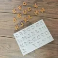 Vista dettagliata dello stampo in silicone e decorazioni per torte ambra - Lettere Maiuscole Decorative a Pois (4#)