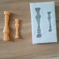 Detalle del molde de silicona de columna romana con columnas de resina acabadas - Estilo 3