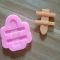 Vue détaillée du moule en silicone panneau de signalisation rétro pour gâteau décoré. - S
