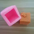 Détail du moule en silicone alvéole d'abeille avec un savon fini en forme d'abeille - 1# Forme Carrée Haute