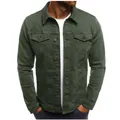 Detalle de una chaqueta de trabajo casual verde oscuro para hombre con botones y bolsillos - Verde Militar