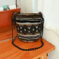 Bolso tipo cubo de lana de cordero suave con patrón tribal y correa de cuerda - Estilo de Cubo Pequeño (HT-277) / Cordón / Raya Étnica Gris