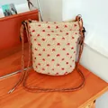 Bolso bandolera de lana de cordero crema con estampado de corazones rojos y cuerdas - Estilo de Cubo Pequeño (HT-277) / Cordón / Beige Floral