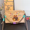 Sac bandoulière imperméable kaki de style japonais avec broderie d'ours en peluche - Ours musical / Nylon Imperméable (Comprend 2 Sangles) / Beige