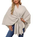 Dettaglio di un elegante scialle in maglia beige da donna con un raffinato design a nodo frontale - Taglia unica / Top / Farina d'Avena (DB86)