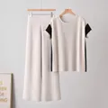 Detailansicht des cremefarbenen Stricksets mit Rippenmuster und weit geschnittener Hose - Einheitsgröße / Oberteil Und Unterteil / Grau