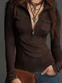 Detail einer braunen Western-Slim-Fit-Langarm-Oberteil mit Taschen und halbem Reißverschluss - S / Oberteile / Dunkelbraun