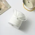 Spule mit hochwertigem weißem Wildlederband für Geschenkboxen im Waldstil und DIY - 50 Yards / Weiß