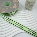 Ruban de satin vert clair de 2 cm avec bords en pied-de-poule noirs et texte Good Wishes - 2CM*25 Yards / Vert menthe