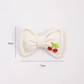 Elegante fiocco in finta pelle bianca con ricamo a ciliegia, dimensioni 7 cm x 5 cm - 5 Pezzi / Crema / 7x5cm
