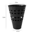 Funda interna para ramos negra con corazones calados, tamaño total 21x16x8,5 cm - Estilo Negro Elevado / 1 Pieza / Negro
