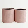Set di due secchielli per fiori in ecopelle rosa con trama a scacchi decorativa - 2Pezzi/Set / Rosa