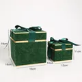 Set van twee smaragdgroene fluwelen geschenkdozen met sterrenpatroon en satijnen linten - Set van 2 Geschenkdozen / 19x18x18cm & 11x12x12cm / Vintage Fluweel Groen