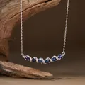 Elegante collar de barra torcida en plata S925 con radiantes piedras de zafiro azul oscuro - Estilo Gema Azul