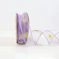 Cinta de organza transparente morada con estampado de margaritas para envolver regalos - Light Purple Daisy Fishtail Mesh / 4cm de Ancho x 10 Yardas