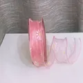 Cinta de organza rosa con estampado de margaritas y bordes dorados para envolver regalos - Malla de Cola de Pez Margarita Rosa Oscuro / 4cm de Ancho x 10 Yardas