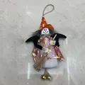 Decorazione di Halloween strega spaventapasseri con vestito rosa, scopa e campanelli - Strega (Gonna Bianca) / 1 Pezzo