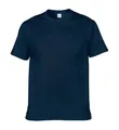 Close-up van een effen marineblauw katoenen T-shirt met ronde hals en korte mouwen voor heren - S (50-60KG) / Tops / Marineblauw