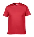 Gedetailleerd vooraanzicht van een klassiek rood 150g uniseks katoenen T-shirt met ronde hals. - Rood