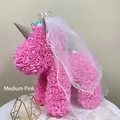 Unicornio de flores de espuma PE rosa medio con velo de novia y corona de regalo - Velo de Corona / 36x22x38cm / Rosa Medio