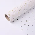 Rouleau de tulle blanc avec motifs étoiles et lunes dorées pour emballer fleurs - 48cm*5 Yards / Blanc