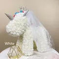 Unicornio de rosas PE blancas hecho a mano con cuerno plateado y corona regalo ideal - Velo de Corona / 36x22x38cm / Blanco