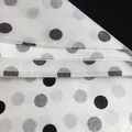 Weißes Sydney-Papier mit schwarzen Punkten für elegante Blumen- und Geschenkverpackungen. - 50*70cm/20 Blatt / Weiß mit schwarzen Punkten