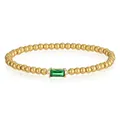 Detailansicht eines goldfarbenen Perlenarmbands mit einem rechteckigen grünen Zirkon-Stein - Smaragd-Stil (YB-1197-Mai)