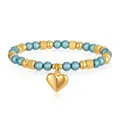 Dettaglio di un bracciale elastico con perle blu e un ciondolo a cuore in oro lucido. - Stile Cuore Blu Lago Grande (YB-1199G-AQU)