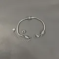 Vista dettagliata del bracciale a catena serpente in acciaio da 2mm con un cuore - Catena a Serpente Con 2 Perline di Posizione (YB-985S) / 3mm x 17cm+5cm / Colore acciaio