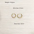 Vue macro détaillée de créoles en acier inoxydable doré avec mesures précises - Style Anneau Lisse (YE-662G-16mm)