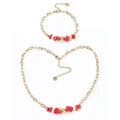 Vista dettagliata di un set di gioielli in acciaio inossidabile con pietre rosse e perle. - Set (YN805-YB806-ORO-set)