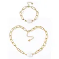 Elegante set di gioielli in acciaio inossidabile dorato con ciondolo in madreperla - Set Collana e Bracciale (YN870-YB871) / Oro