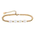 Detailansicht eines vergoldeten Edelstahl-Perlenarmbands mit HOME-Buchstaben-Perlen - Home Buchstabe Stil / Gold