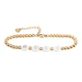 Goldenes Edelstahl-Perlenarmband mit weißen Muschelperlen und BEST-Schriftzug - BEST Buchstaben Stil / Gold