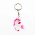 Nahaufnahme eines weiß-rosa leuchtenden PVC-Einhorn-Schlüsselanhängers mit Metallring - Süßer Einhornstil (08 Leuchtend)