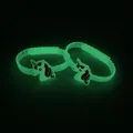 Primo piano di braccialetti in silicone a forma di unicorno fluorescenti. - Stile Unicorno (A2)