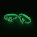 Dettaglio del ciondolo a forma di unicorno verde luminoso su bracciale in silicone. - Stile Unicorno (F2)