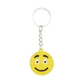 Primo piano di un ciondolo a forma di faccina gialla su un anello portachiavi in metallo - Faccina Sorridente (Stile 3)