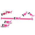 Vista dettagliata del set cancelleria fenicottero in PVC con bracciale, anelli e fermagli - Serie Fenicottero / Rosso rosa