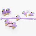 Dettaglio del set di 7 accessori fenicottero in PVC morbido per bambine con bracciale - Serie Fenicottero / Viola