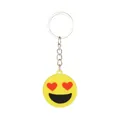 Dettaglio di un portachiavi emoji giallo con occhi a cuore, catena e anello argento. - Sorriso con Occhi a Cuore (Stile 9)