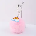 Vue détaillée d'un porte-clés pompon en fausse fourrure rose avec arc-en-ciel - Style Arc-en-Ciel Nuage (10)