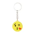 Dettaglio macro di un portachiavi emoji ammiccante con un vivace cuore rosso. - Occhiolino con Bacio (Stile 11)