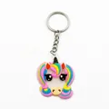 Vista dettagliata di un portachiavi a forma di unicorno luminoso in gomma PVC colorata - Stile Cartoon Multicolore (Luminoso 4)
