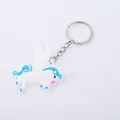 Portachiavi unicorno bianco a fumetti in morbido PVC per decorazione di zaini - Nuovo Stile H Unicorno (3482946576092) / Criniera Blu Chiaro