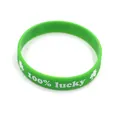 Vivace braccialetto in silicone verde con scritta bianca '100% lucky' e dettagli in trifoglio - 100% Lucky (Stile 4)