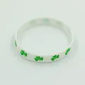 Bracelet en silicone blanc avec imprimés trèfle vert pour la Saint-Patrick - Blanc avec trèfle vert (Style 3)